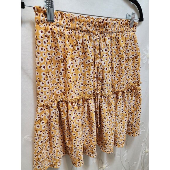 Womens Medium Yellow Mini Skirt Floral Tierd Ruffle Crinkle Smocked Cottage - Picture 2 of 15